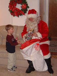 2003-12-24-19-Santa-Arrives.JPG